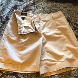 Cute khaki shorts !